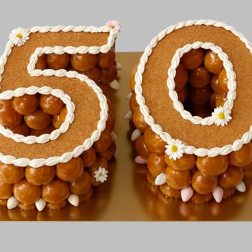 Number Cake Chiffre 50 Éclat Sucré, choux caramélisés et nougatine
